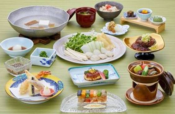 皿, テーブル, 食べ物, ボウル が含まれている画像

自動的に生成された説明