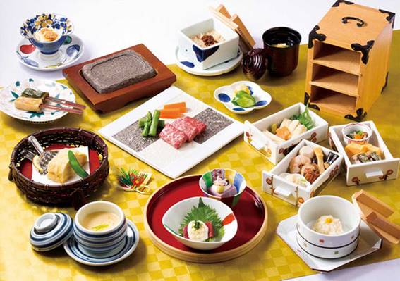 テーブル, 食べ物, 室内, 皿 が含まれている画像

自動的に生成された説明